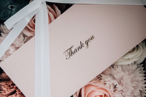 L’importance des cartes de remerciement après un mariage : Pourquoi dire merci est essentiel