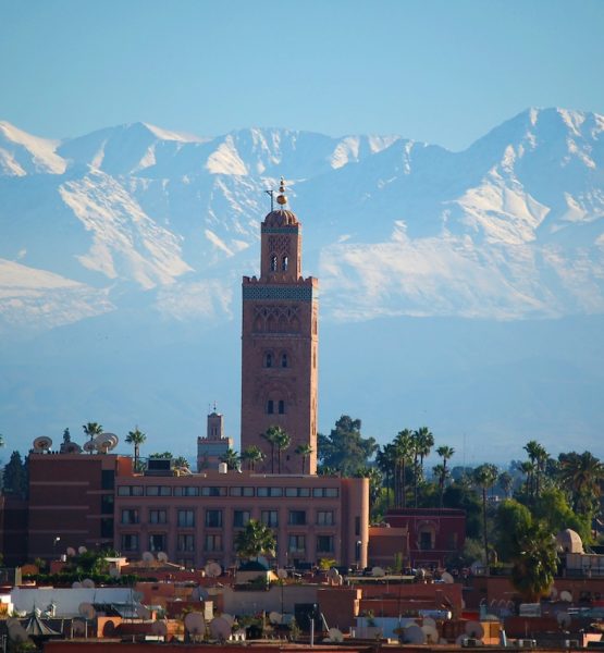 Séance photo de couple à Marrakech : 10 spots iconiques + conseils pro